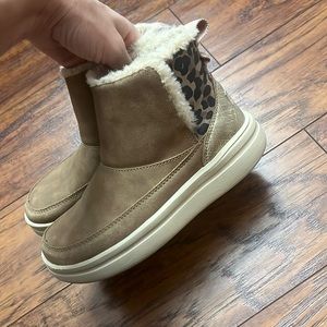 Girls size 1 Hey Dude boots